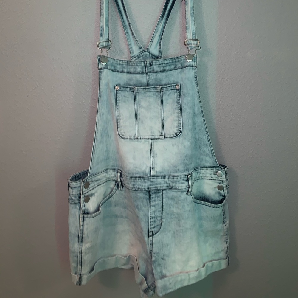 Overall shorts